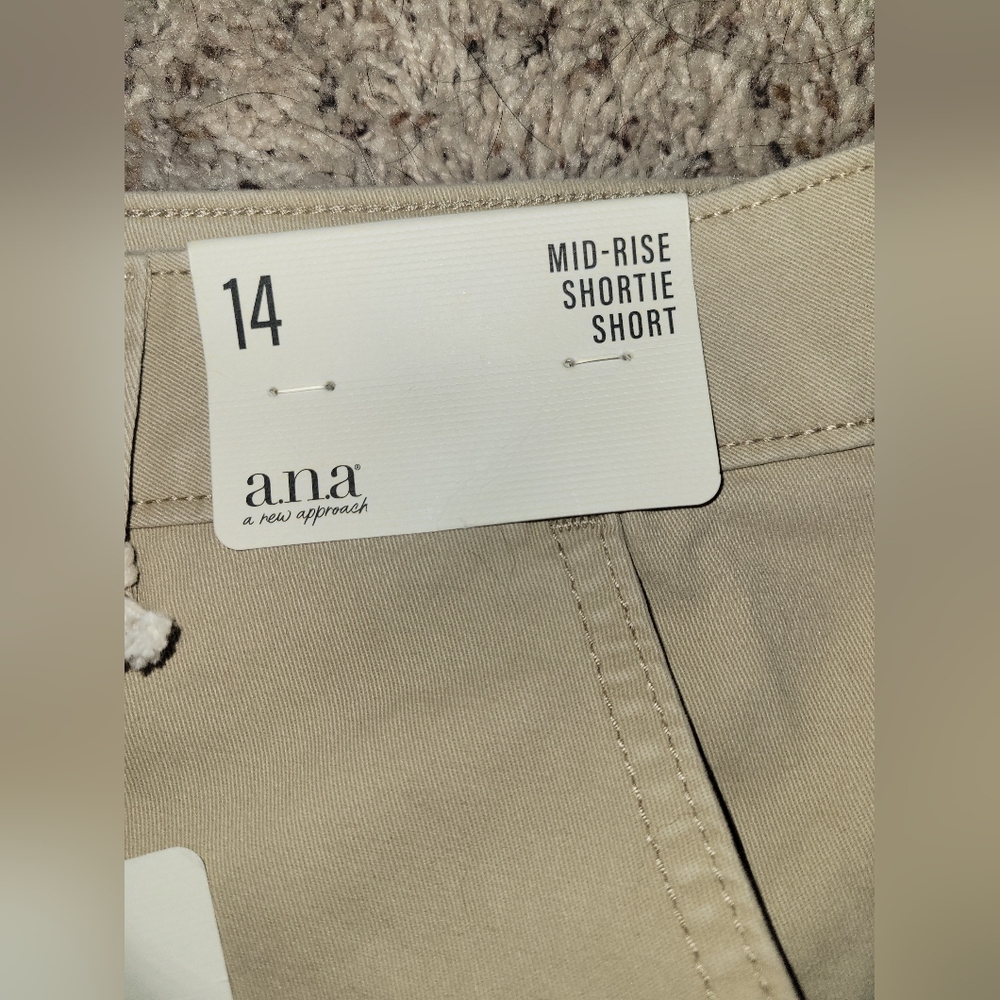 NWT a.n.a Mid-Rise Shortie Shorts Women's Sz 14 - Picture 4 of 13